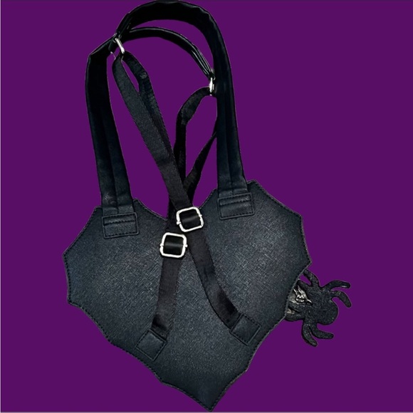 RARE Heart Shaped Spiderweb Backpack Bag - Picture 6 of 16